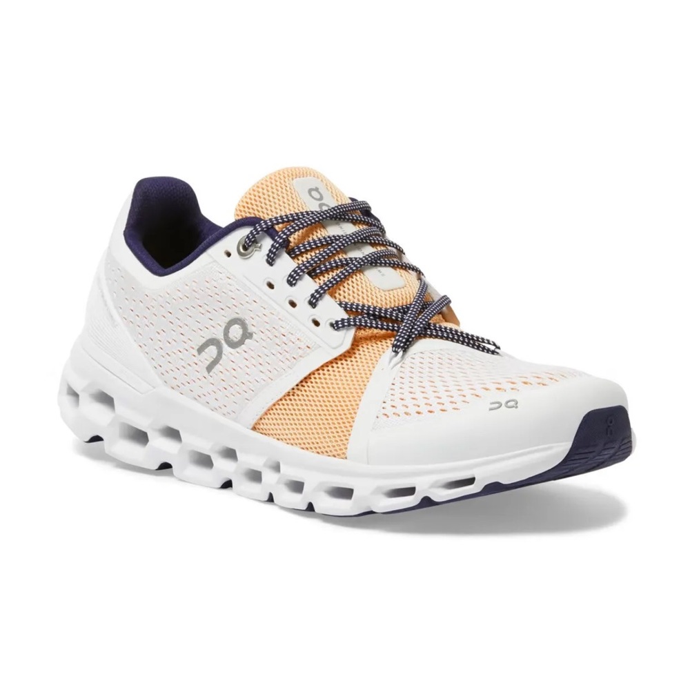 Women’s On cloud size 9